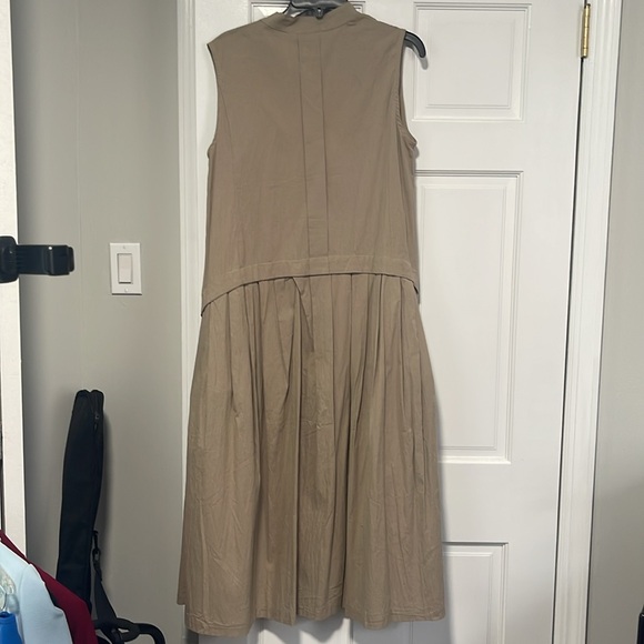 Button down, Long dress, side pockets. Sleeveless. Wear open with leggings too. - Picture 5 of 5
